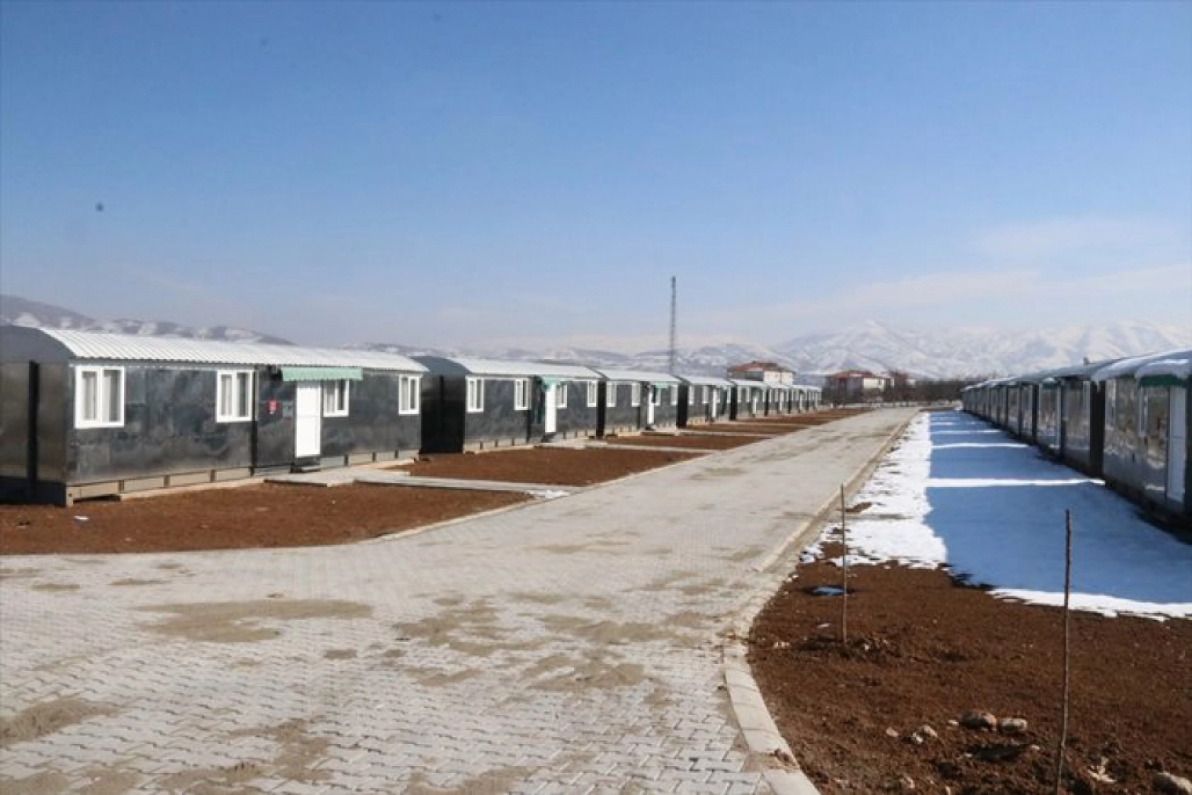 Vagon evler depremzede öğretim üyelerini ağırlıyor