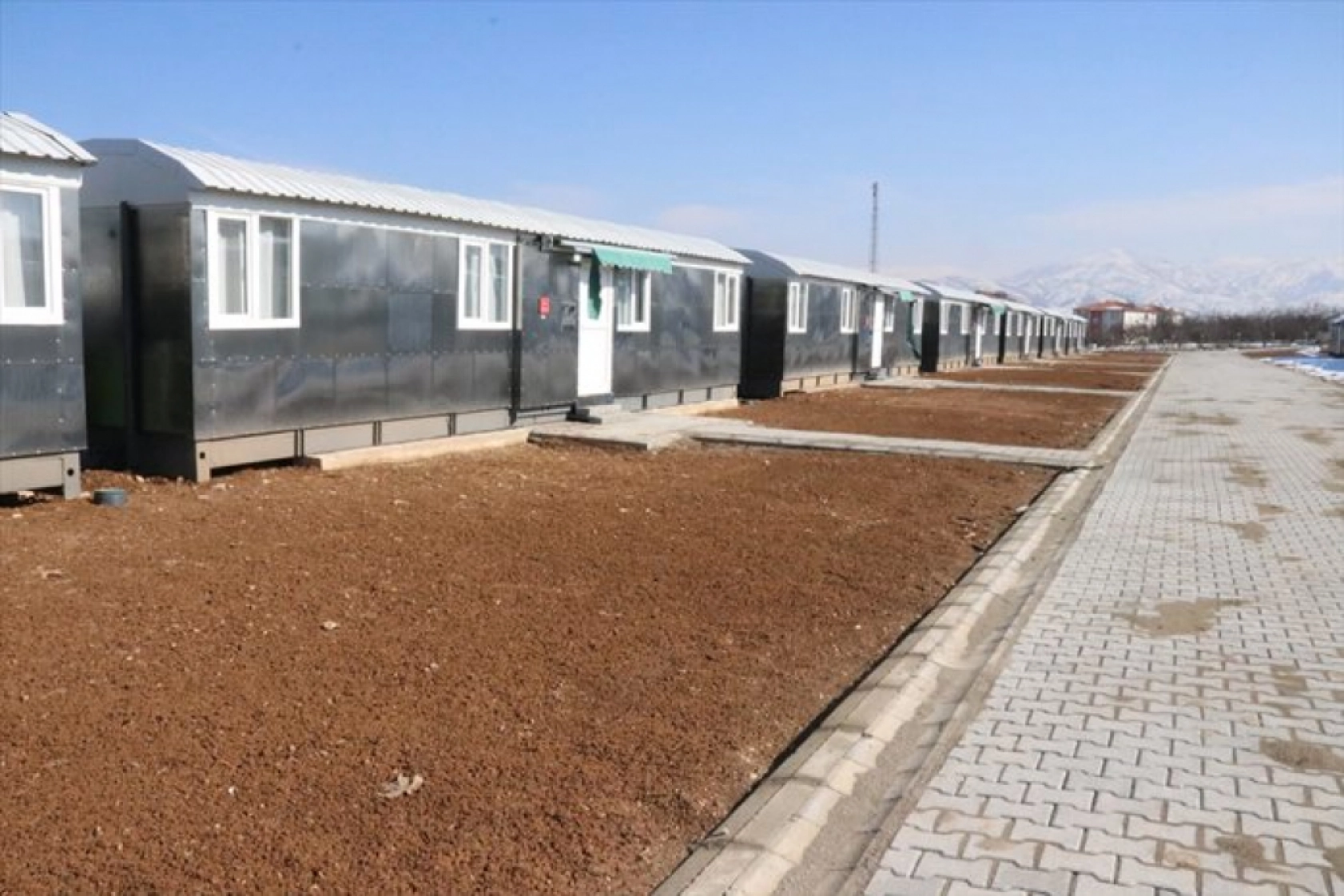 Vagon evler depremzede öğretim üyelerini ağırlıyor