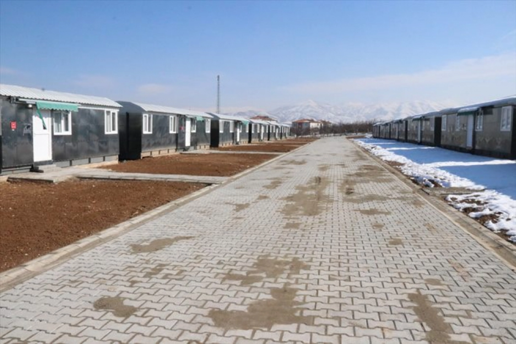 Vagon evler depremzede öğretim üyelerini ağırlıyor