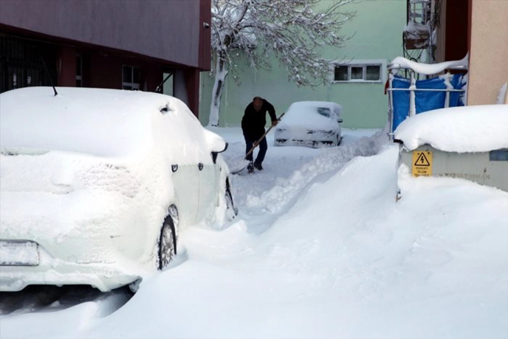 Ardahan'da yoğun kar yağışı etkili oldu