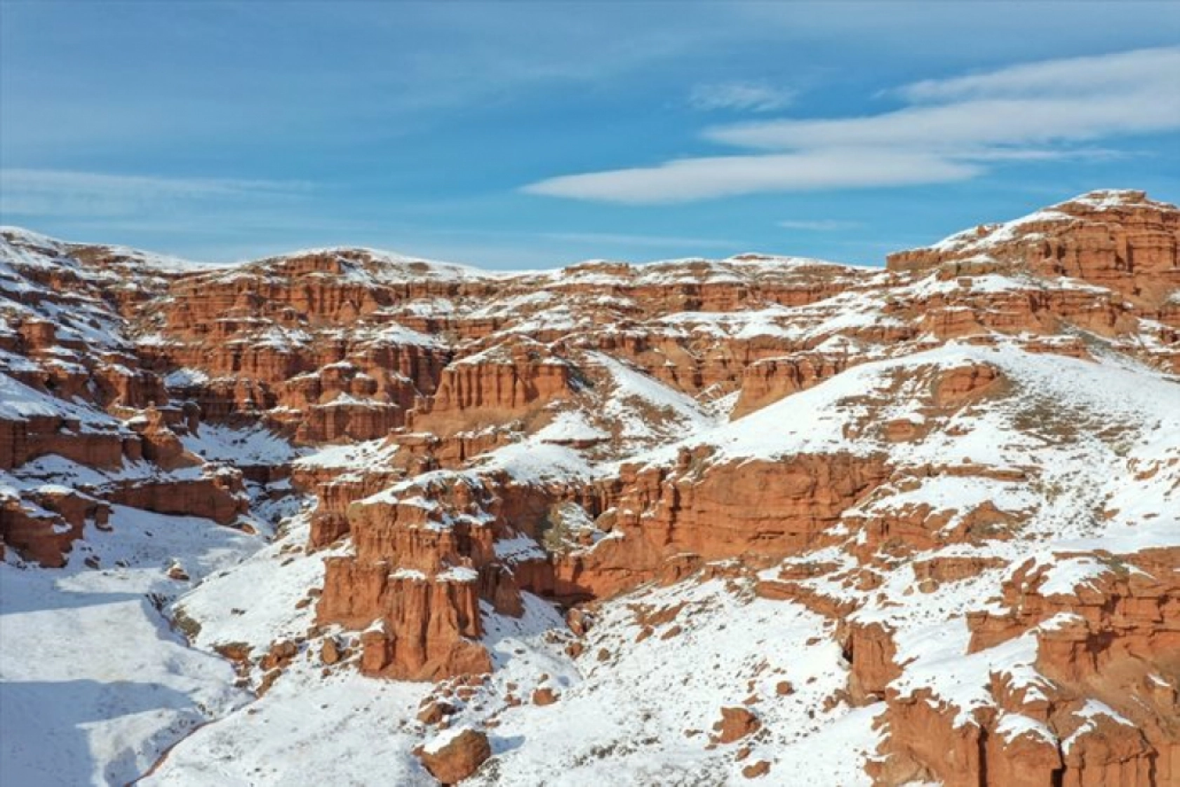 Erzurum'daki Narman Peribacaları'nda kar üstünde dörtnala gezi