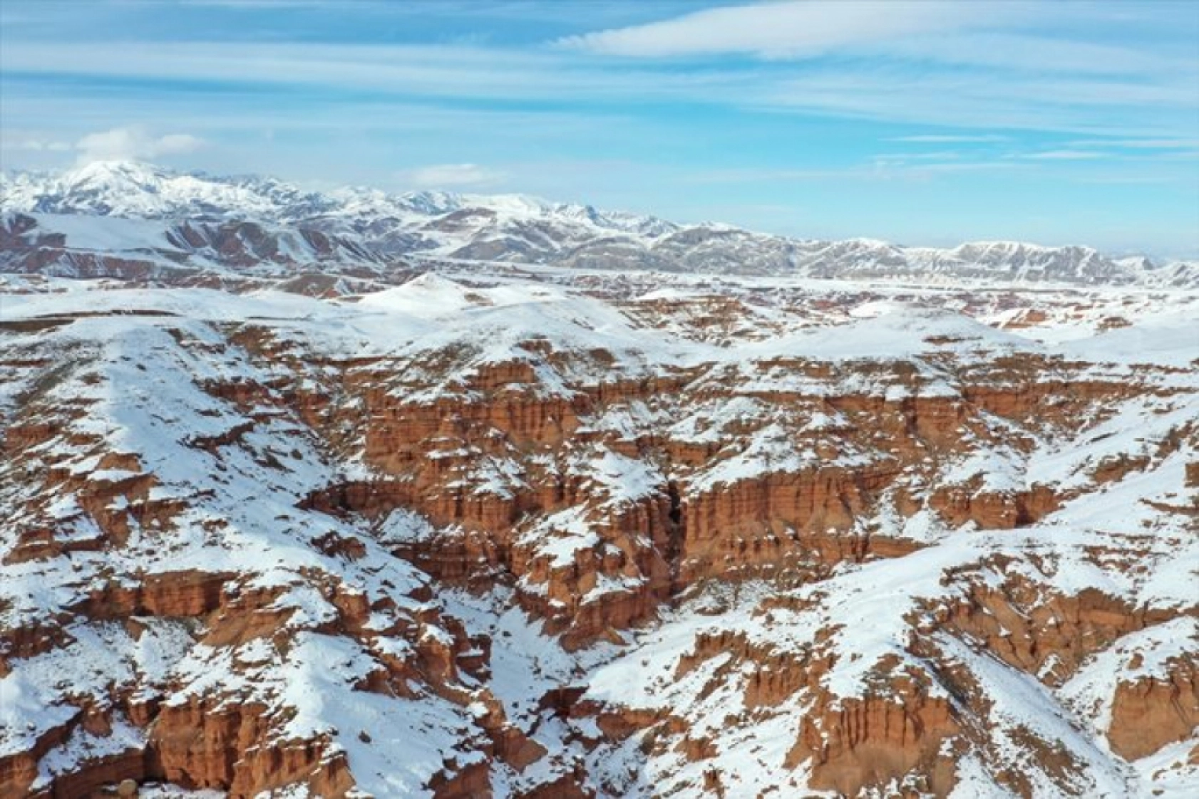 Erzurum'daki Narman Peribacaları'nda kar üstünde dörtnala gezi