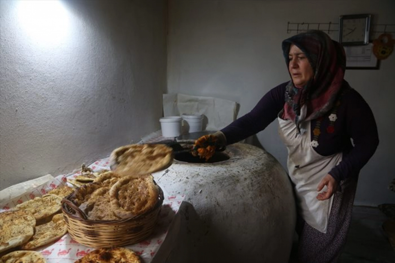 Malatya'nın yöresel ekmeğini yaparak il dışına gönderiyor