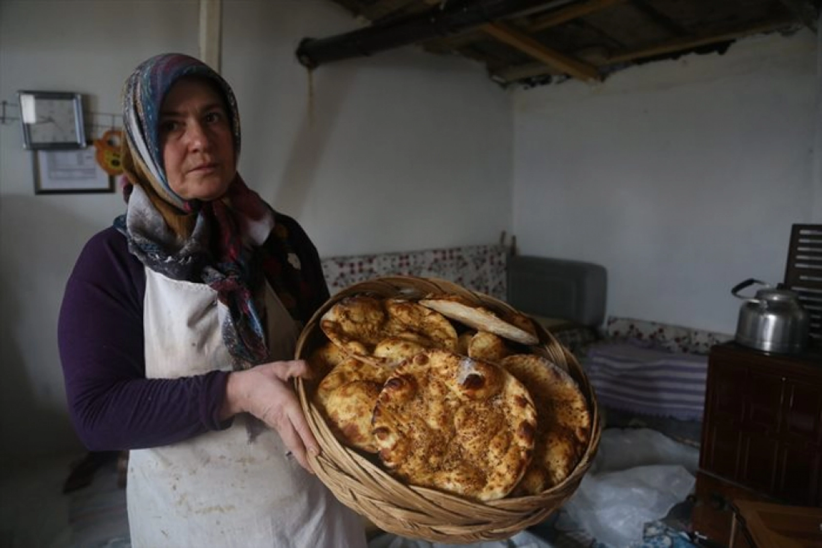 Malatya'nın yöresel ekmeğini yaparak il dışına gönderiyor