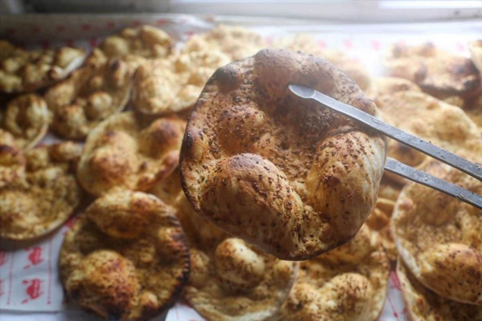 Malatya'nın yöresel ekmeğini yaparak il dışına gönderiyor