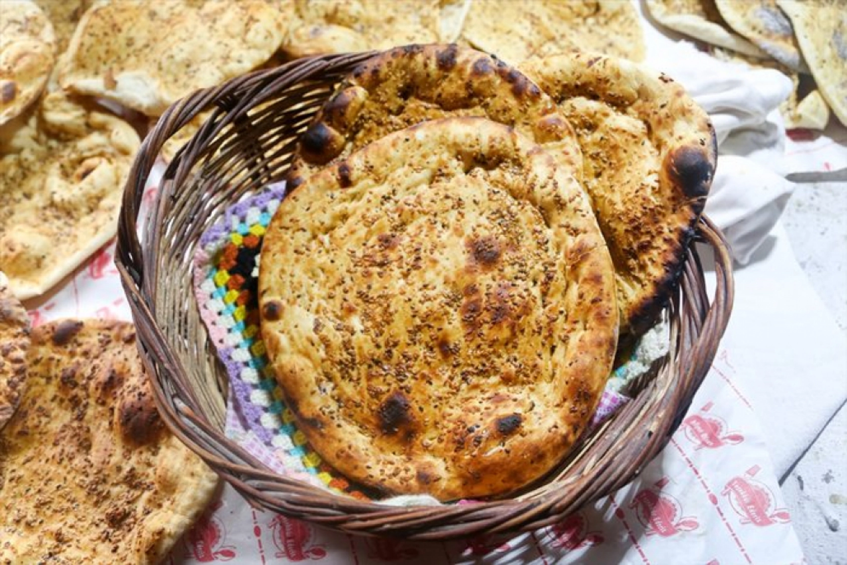 Malatya'nın yöresel ekmeğini yaparak il dışına gönderiyor