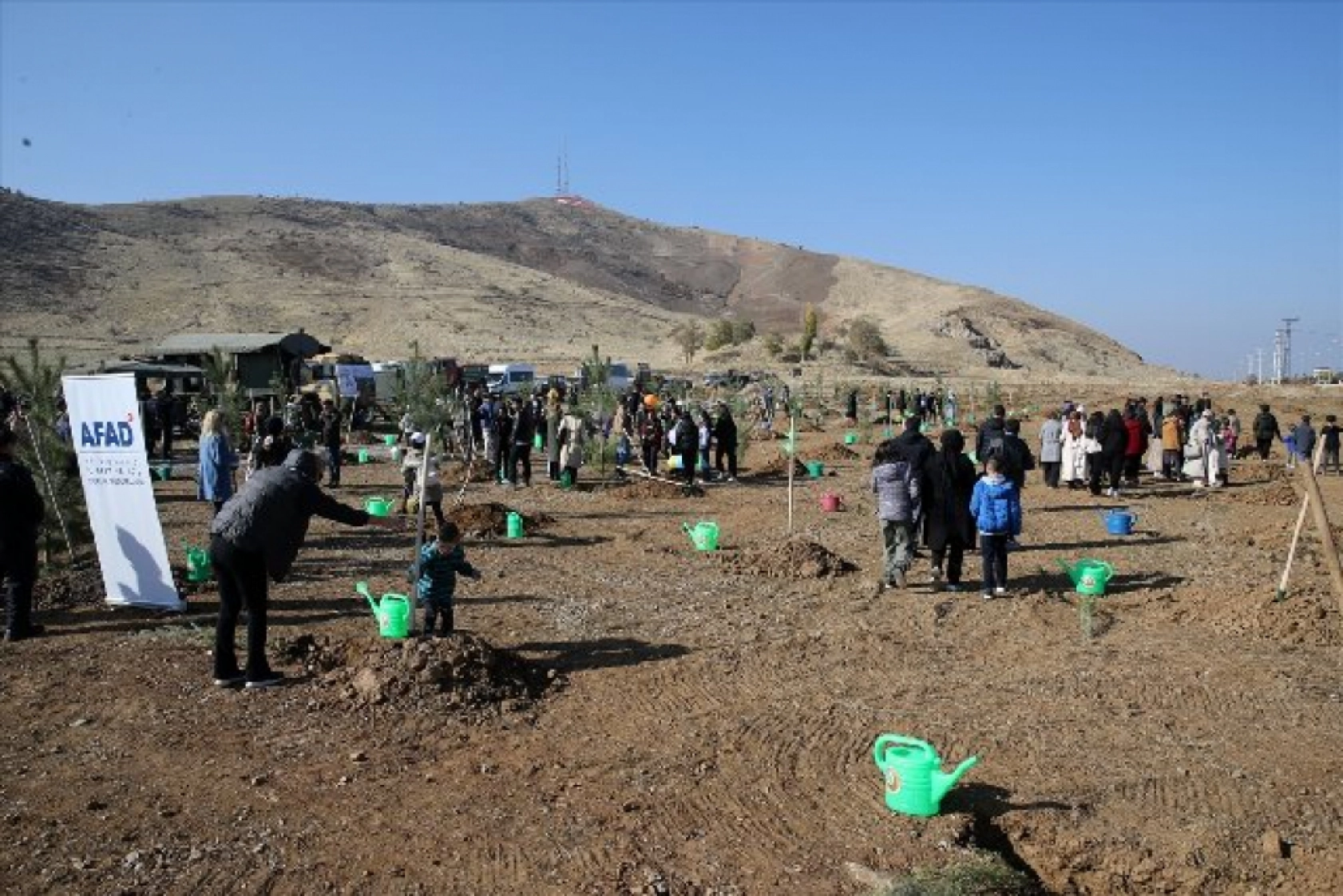 Muş'ta 11 bin fidan toprakla buluşturuldu