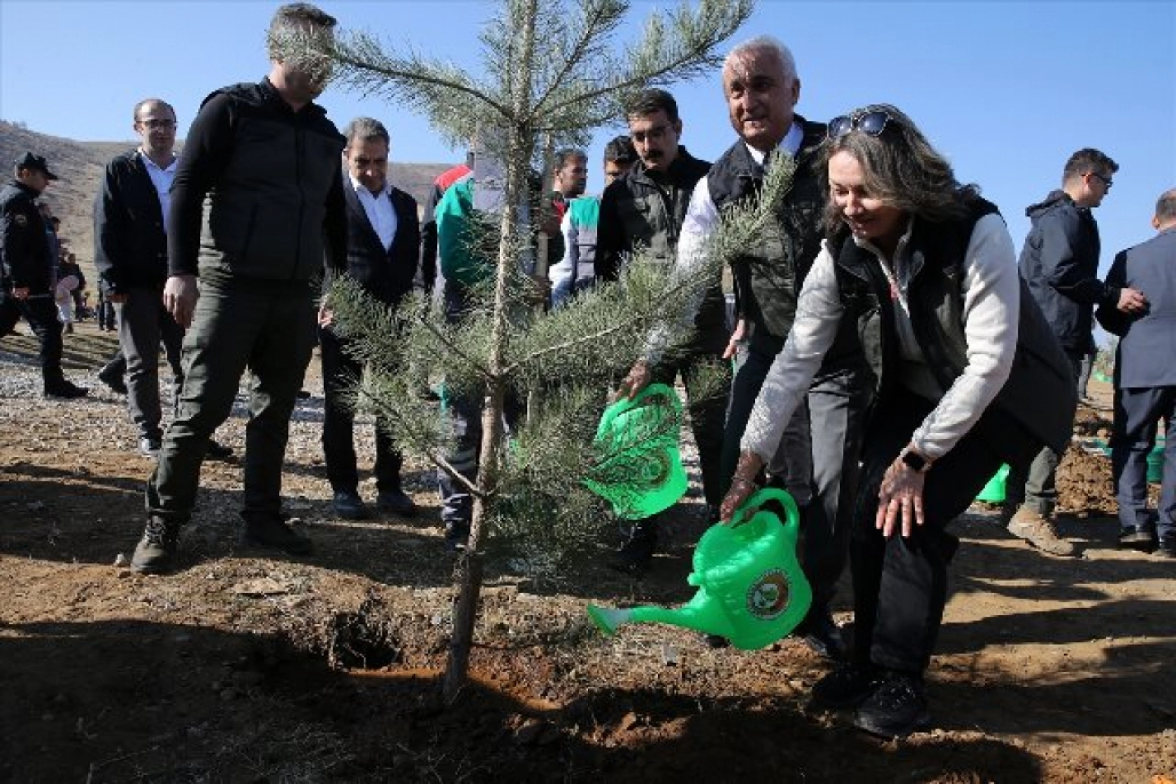 Muş'ta 11 bin fidan toprakla buluşturuldu
