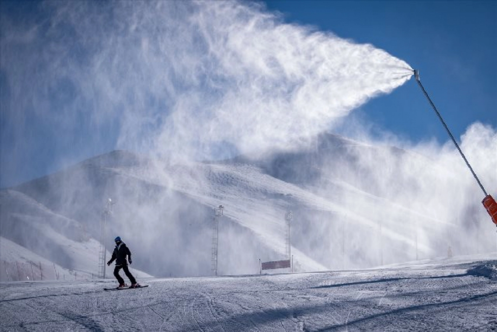 Kayak sezonunun başladığı Palandöken'de kış turizmi hareketlendi