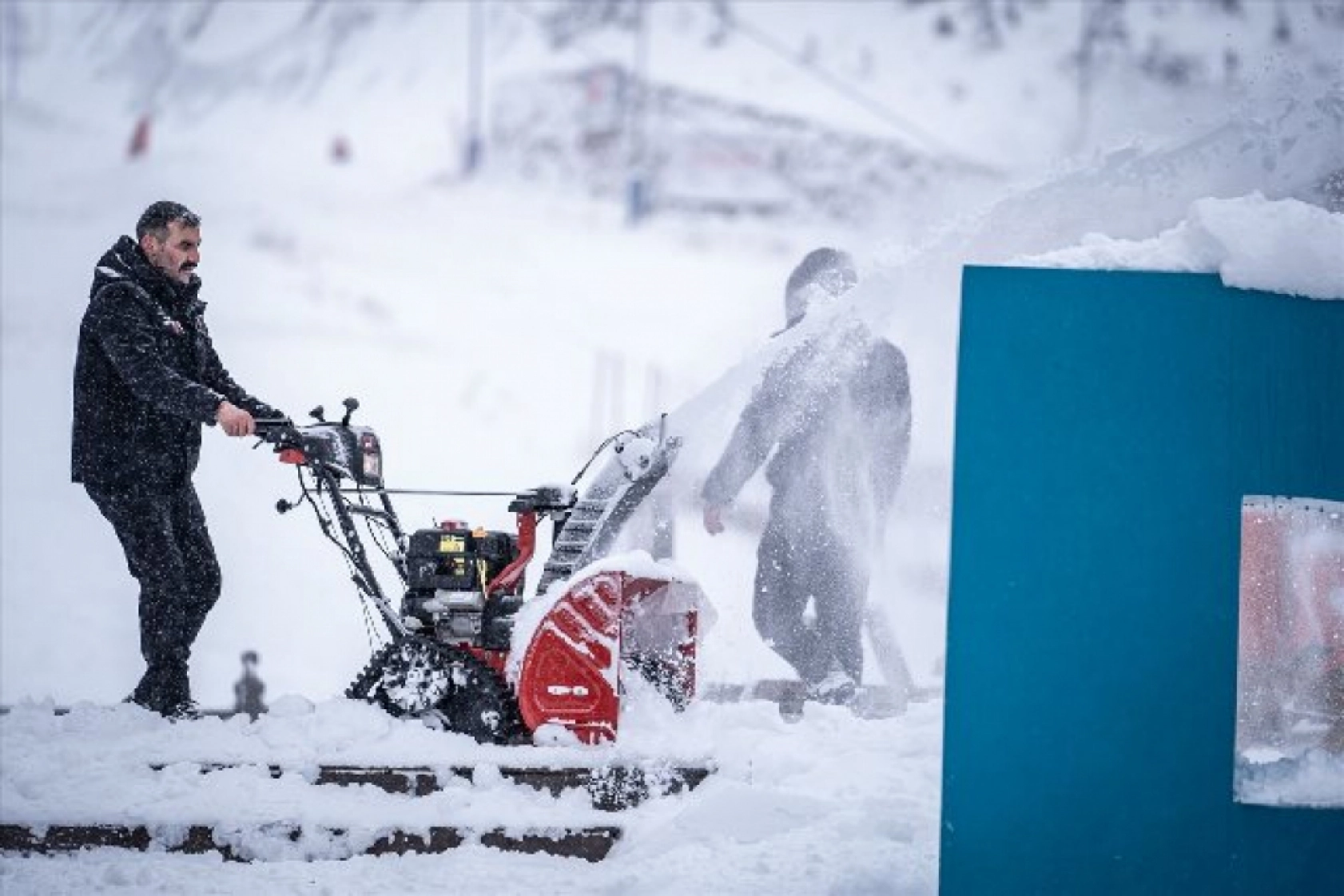 Kayak sezonunun başladığı Palandöken'de kış turizmi hareketlendi