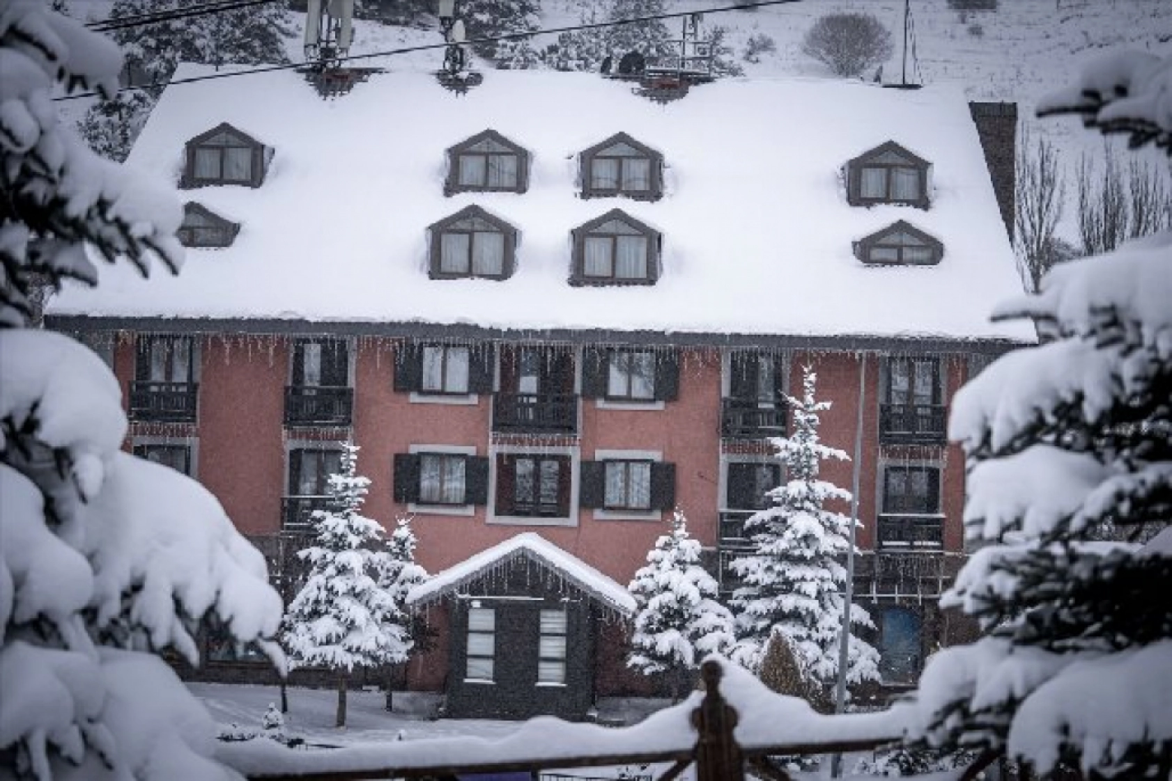 Kayak sezonunun başladığı Palandöken'de kış turizmi hareketlendi