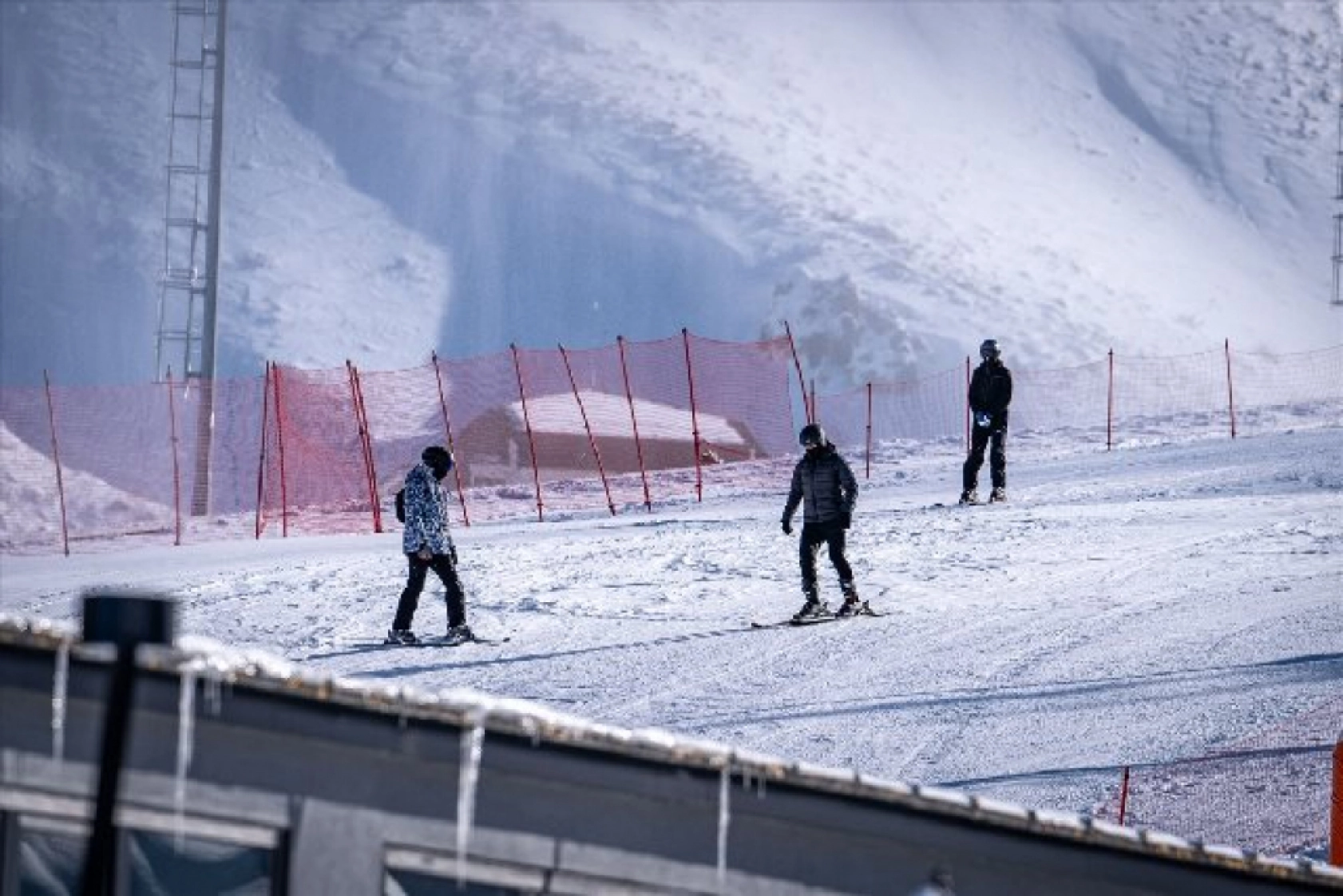 Kayak sezonunun başladığı Palandöken'de kış turizmi hareketlendi
