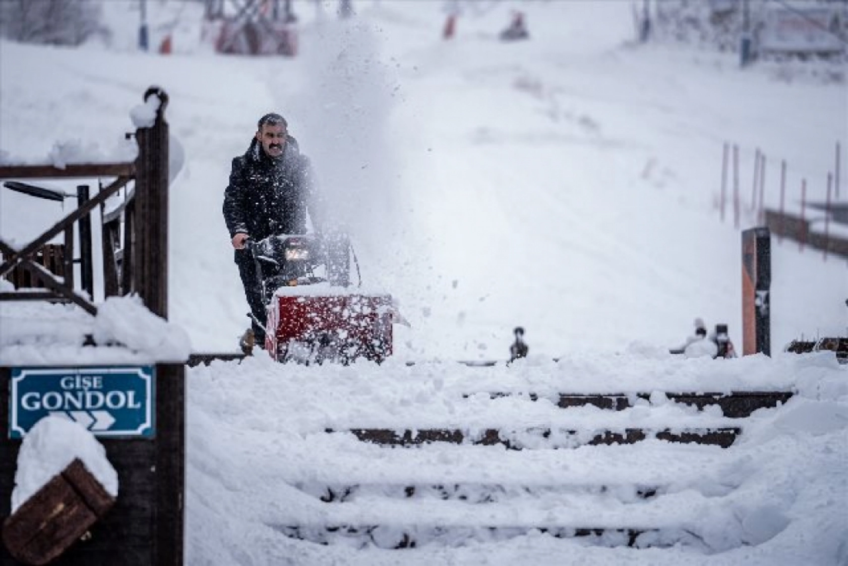 Kayak sezonunun başladığı Palandöken'de kış turizmi hareketlendi