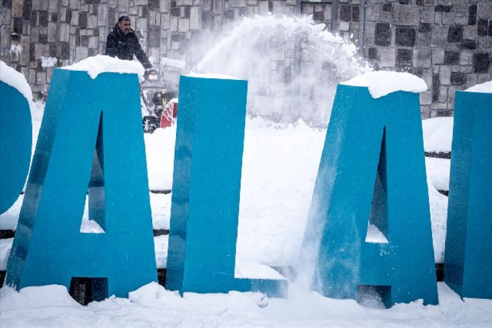 Kayak sezonunun başladığı Palandöken'de kış turizmi hareketlendi