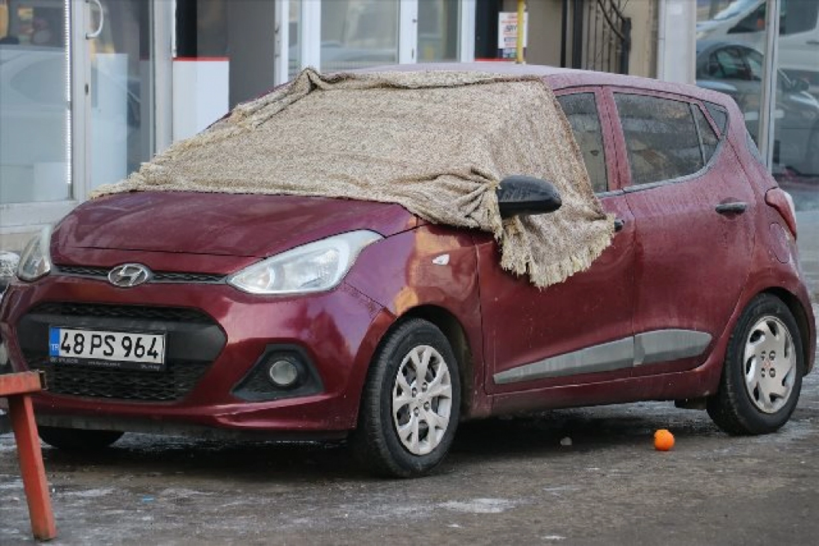 Doğu Anadolu'da göletler dondu, ev, iş yeri ve araçların camları buz tuttu