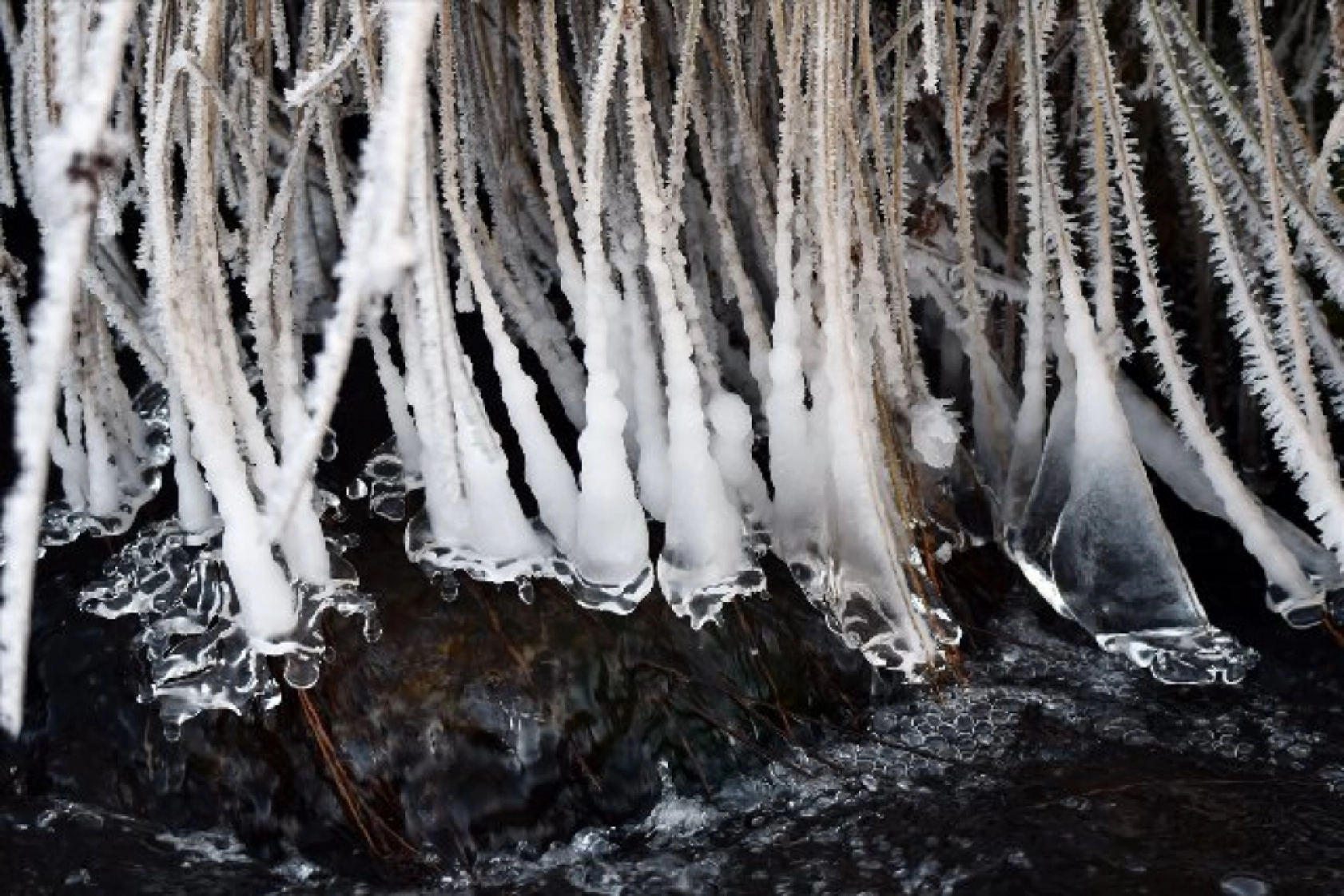 Termometrelerin eksi 22'yi gösterdiği Erzurum gece buz kesti