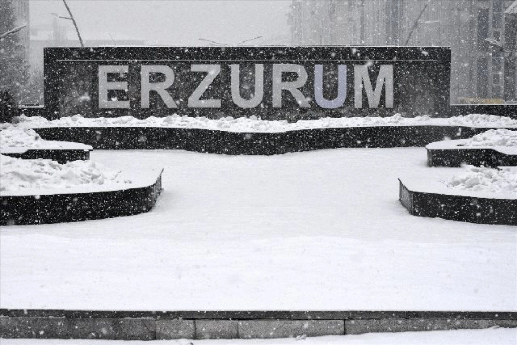 Erzurum'da kar yağışı etkili oluyor