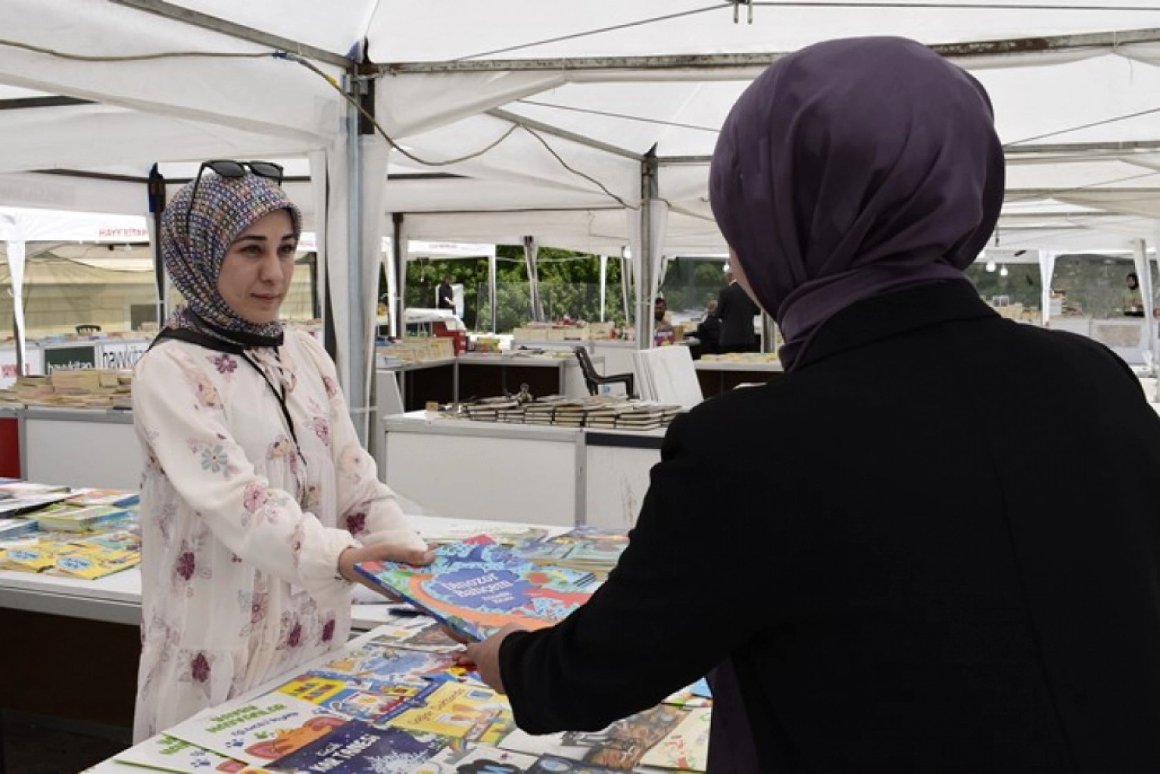 Bitlis'te Kitap Fuarı sürüyor
