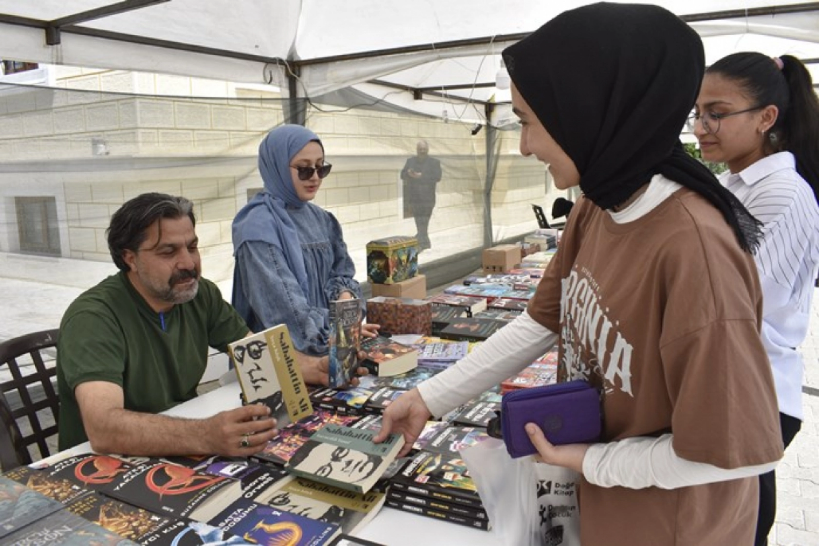 Bitlis'te Kitap Fuarı sürüyor