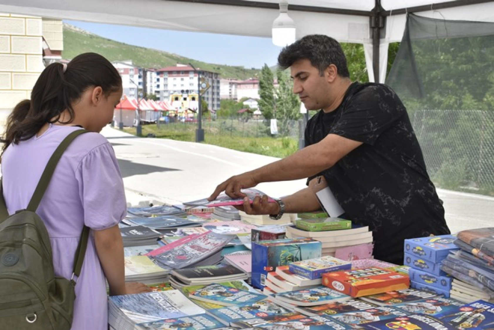 Bitlis'te Kitap Fuarı sürüyor