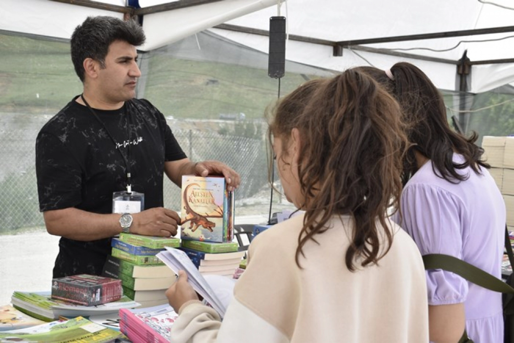 Bitlis'te Kitap Fuarı sürüyor