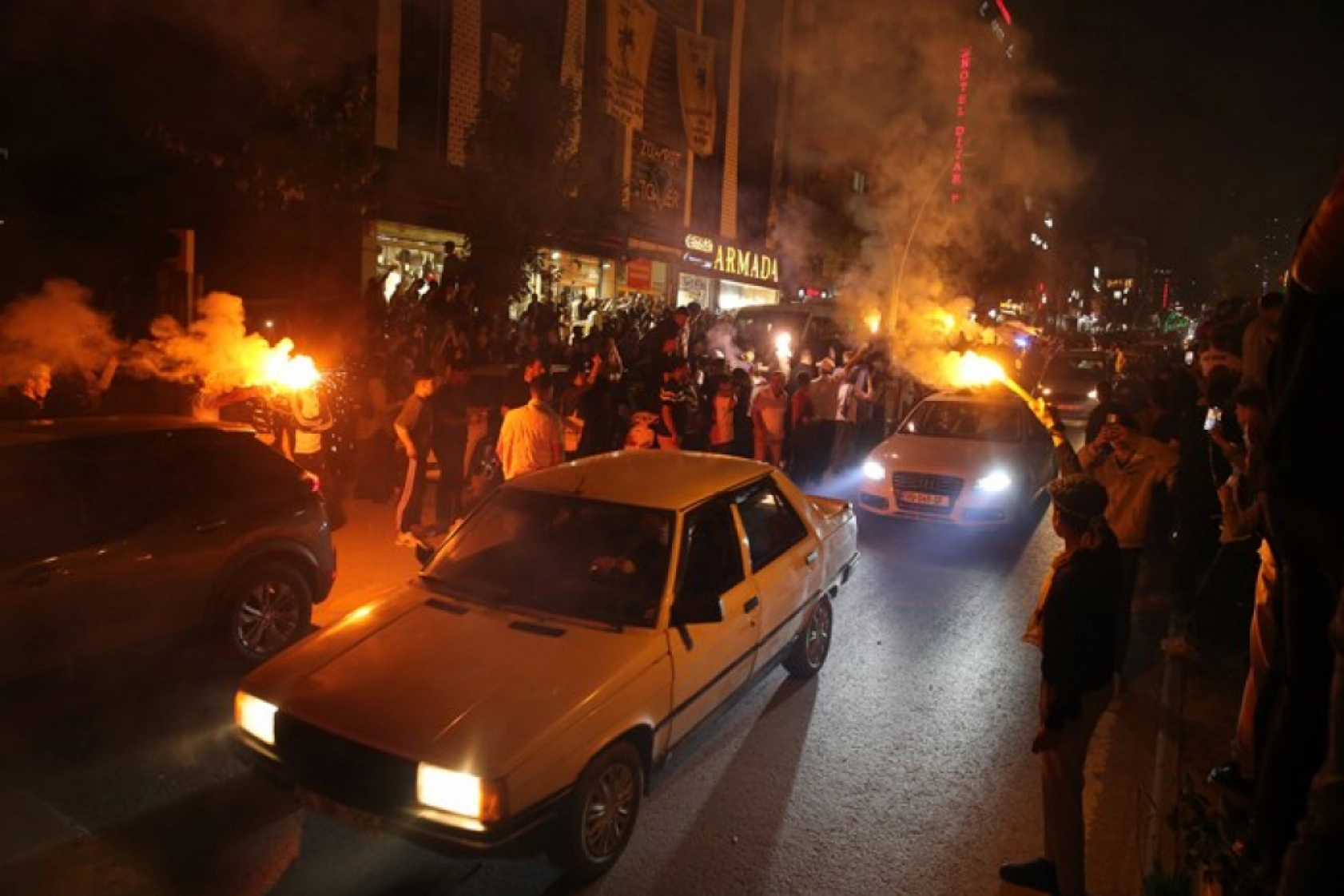 Muşspor'un Nesine 2. Lig'e yükselmesi kentte sevinçle karşılandı