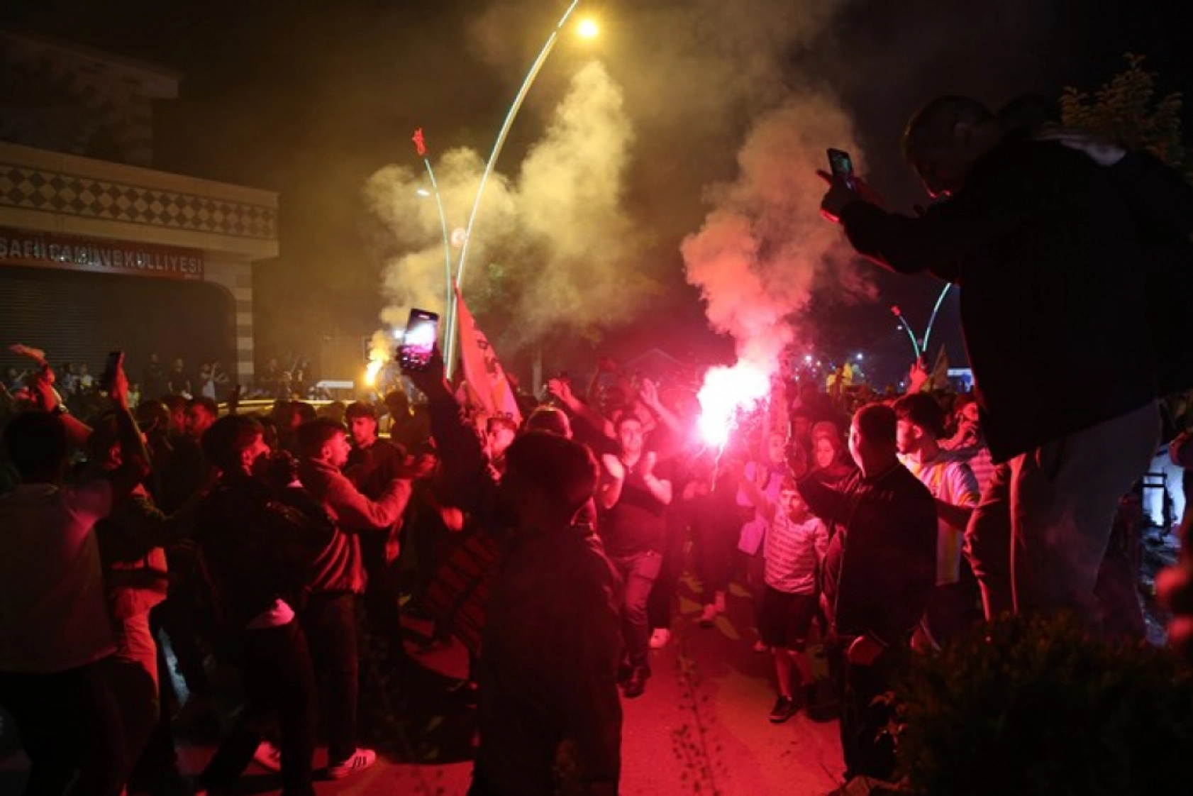 Muşspor'un Nesine 2. Lig'e yükselmesi kentte sevinçle karşılandı