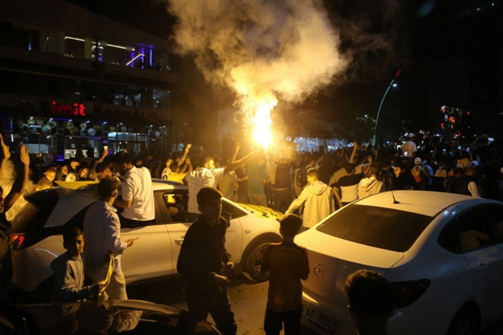 Muşspor'un Nesine 2. Lig'e yükselmesi kentte sevinçle karşılandı