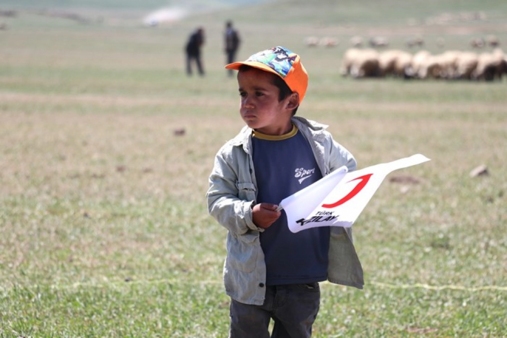 Türk Kızılay, bayram öncesi göçerlere yaylada şenlik düzenledi