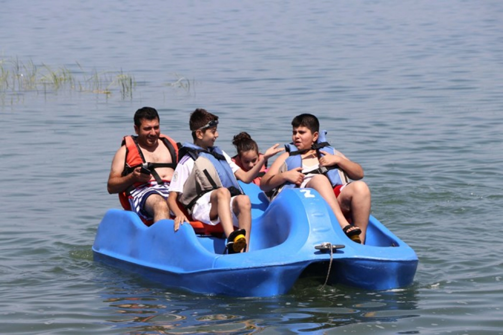 Hazar Gölü sahillerini canlandırdı