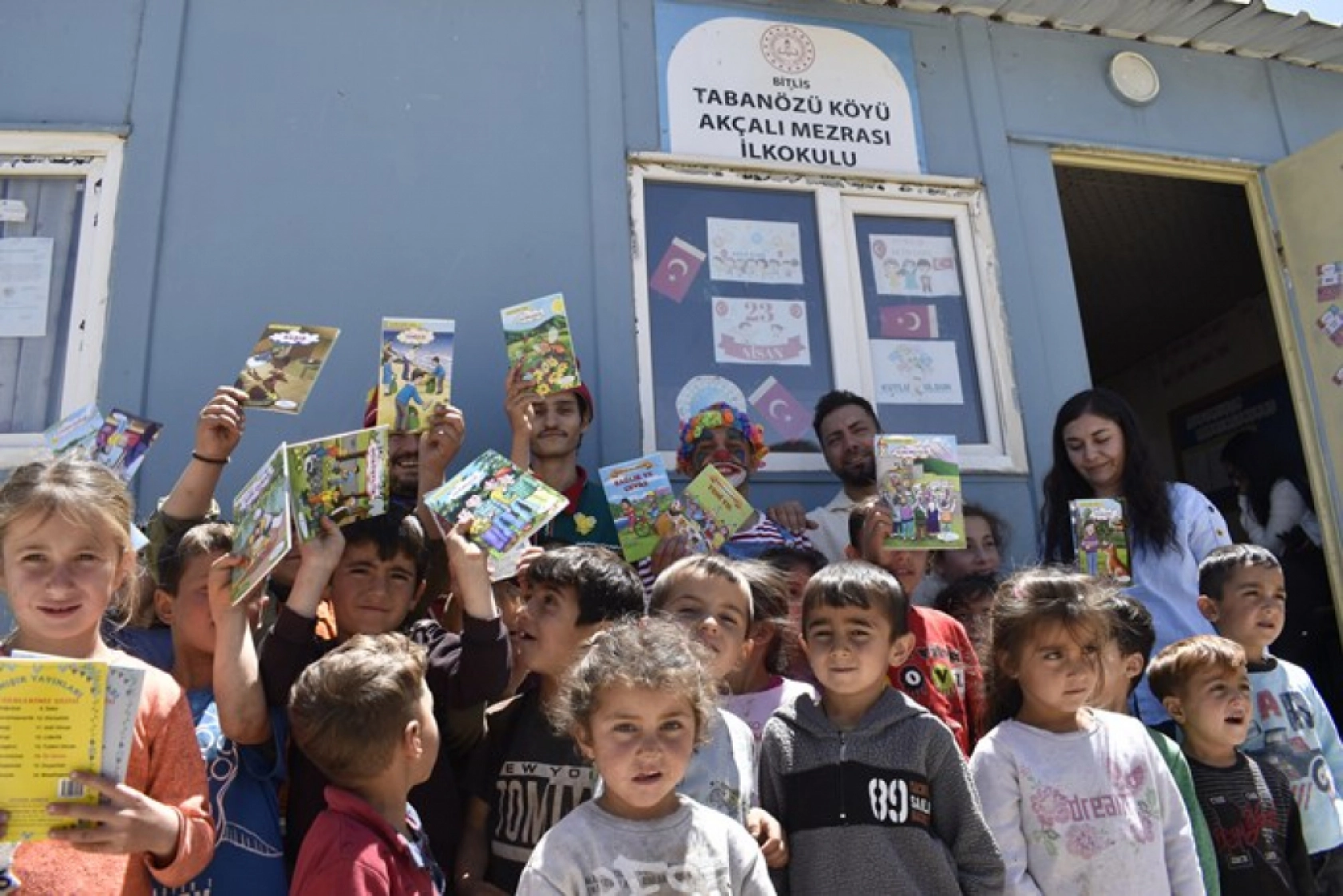 Bitlis'in 49 köyünde 1352 öğrenci tiyatroyla buluştu