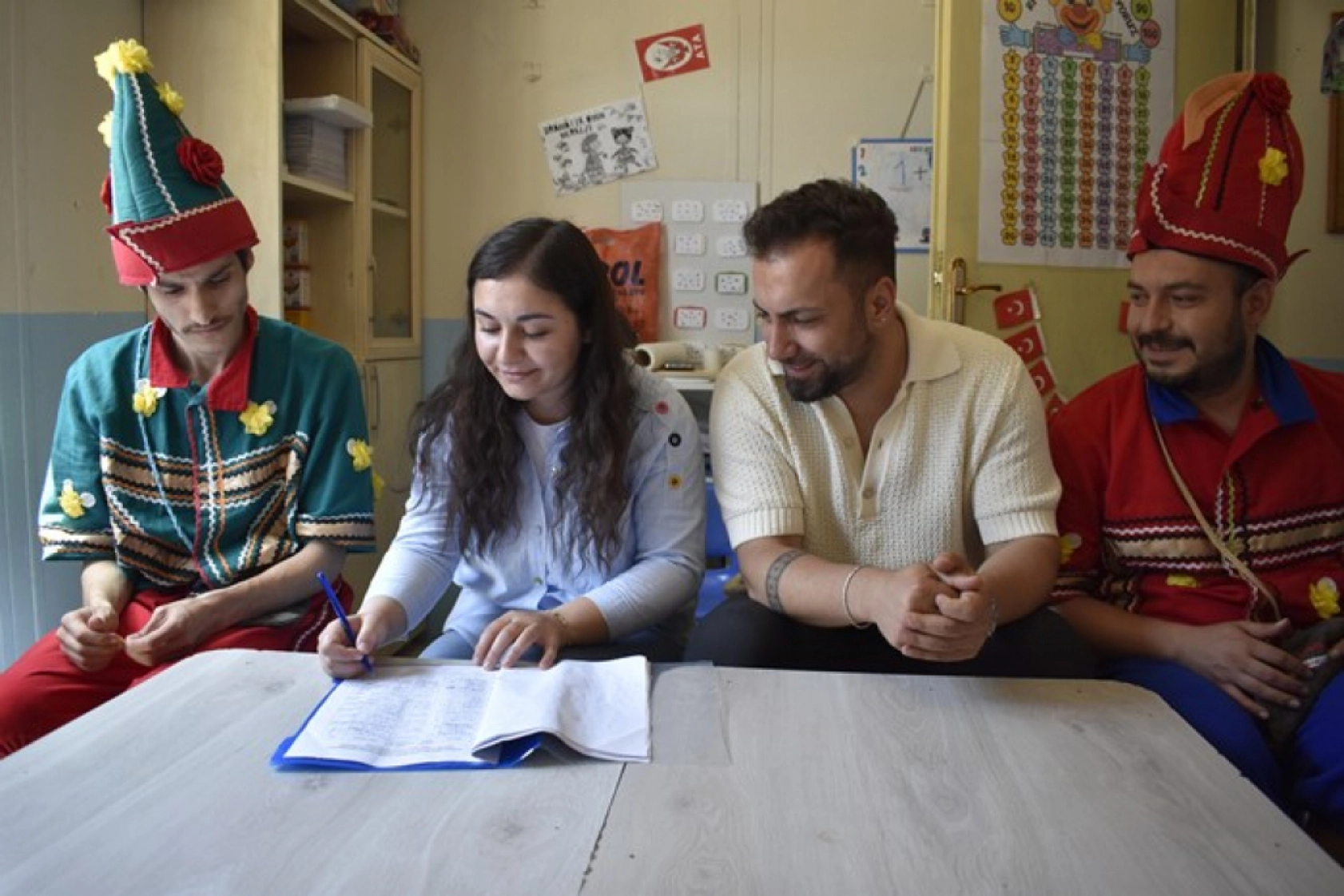 Bitlis'in 49 köyünde 1352 öğrenci tiyatroyla buluştu