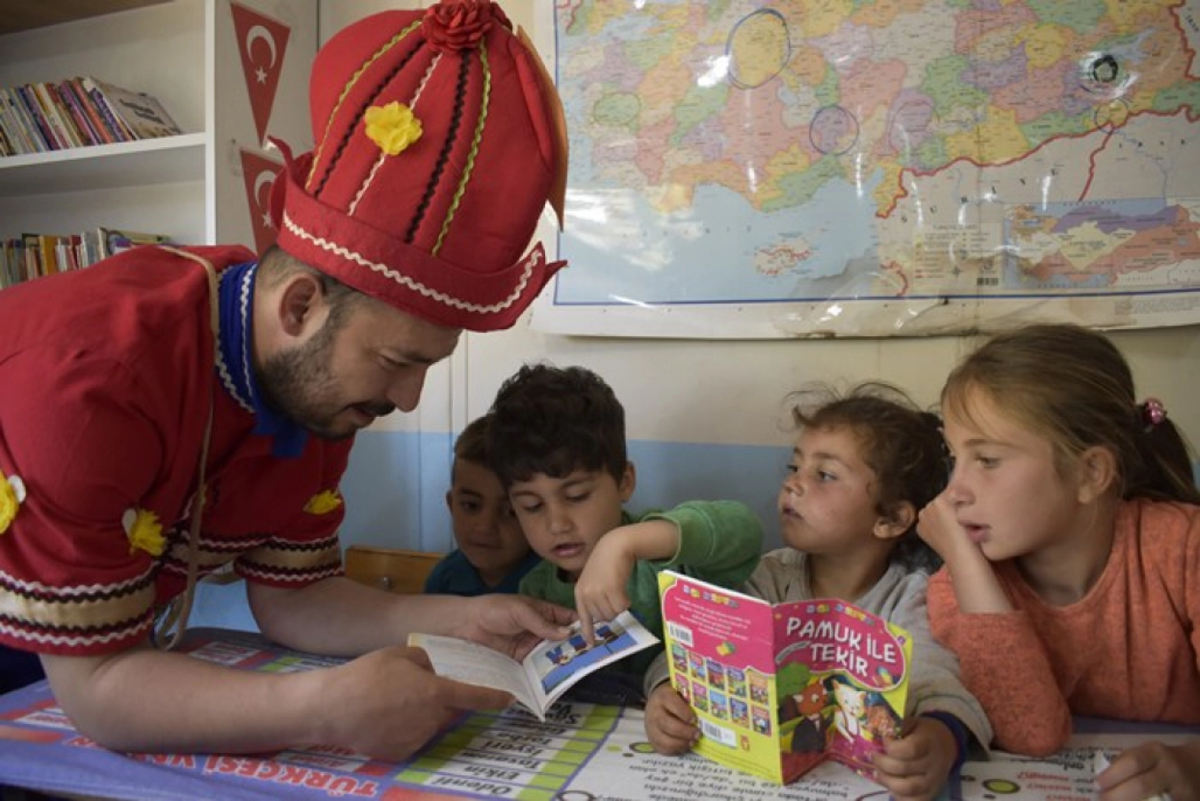 Bitlis'in 49 köyünde 1352 öğrenci tiyatroyla buluştu