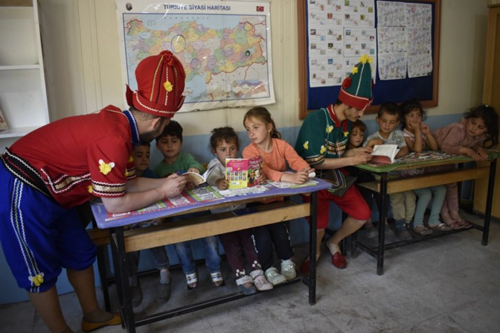 Bitlis'in 49 köyünde 1352 öğrenci tiyatroyla buluştu