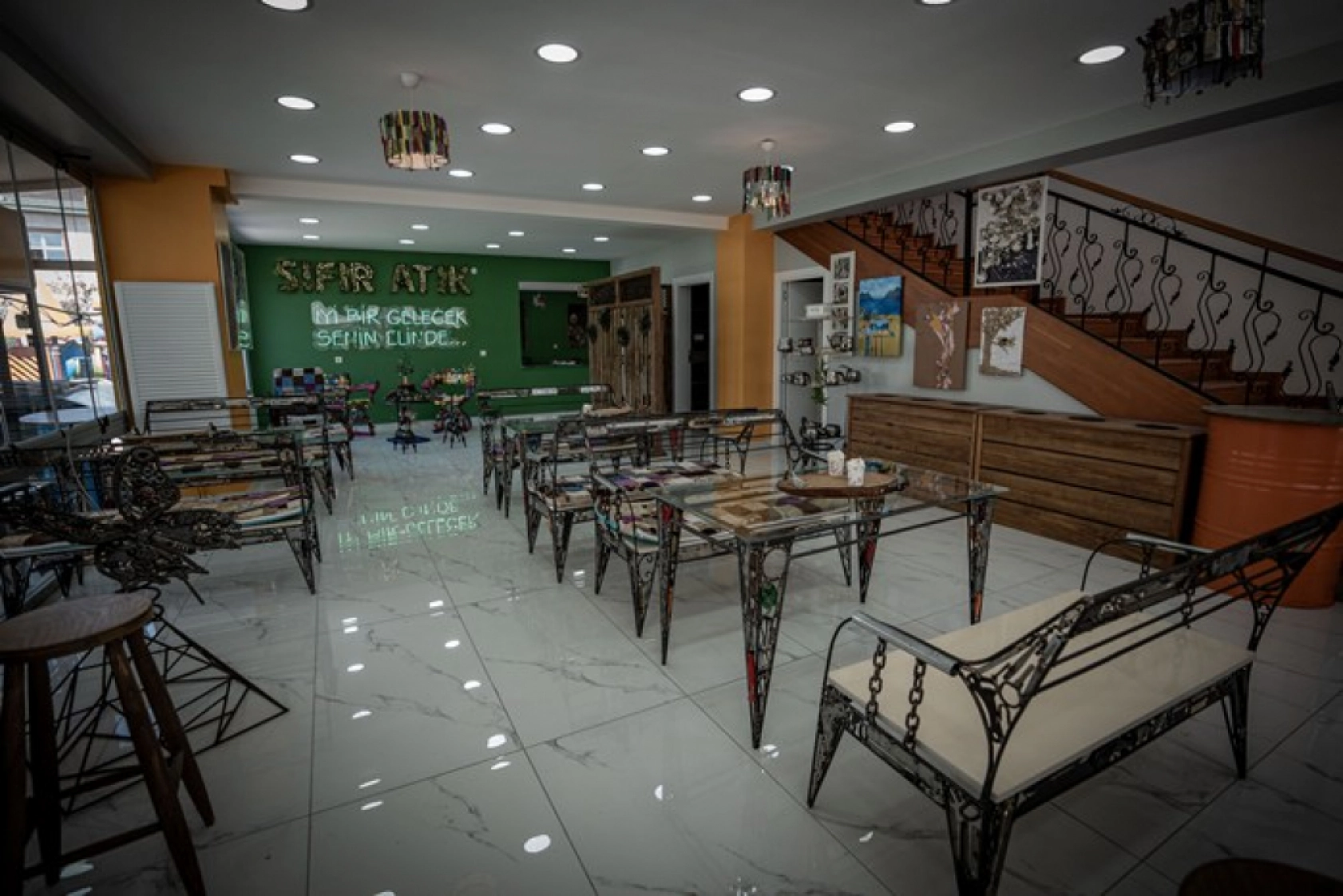 Çöp Değil Kaynak: Erzurum'da Atık Malzemelerle Sıfır Atık Kafe Açıldı