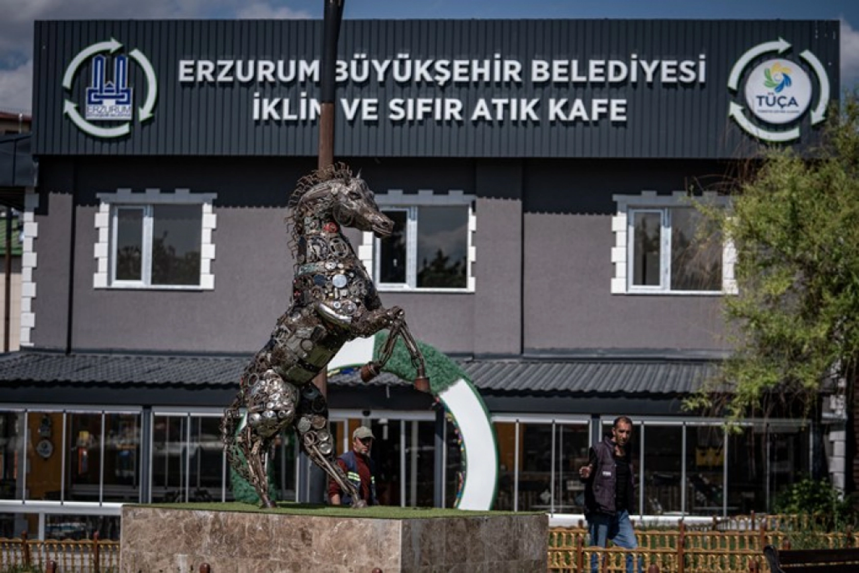 Çöp Değil Kaynak: Erzurum'da Atık Malzemelerle Sıfır Atık Kafe Açıldı
