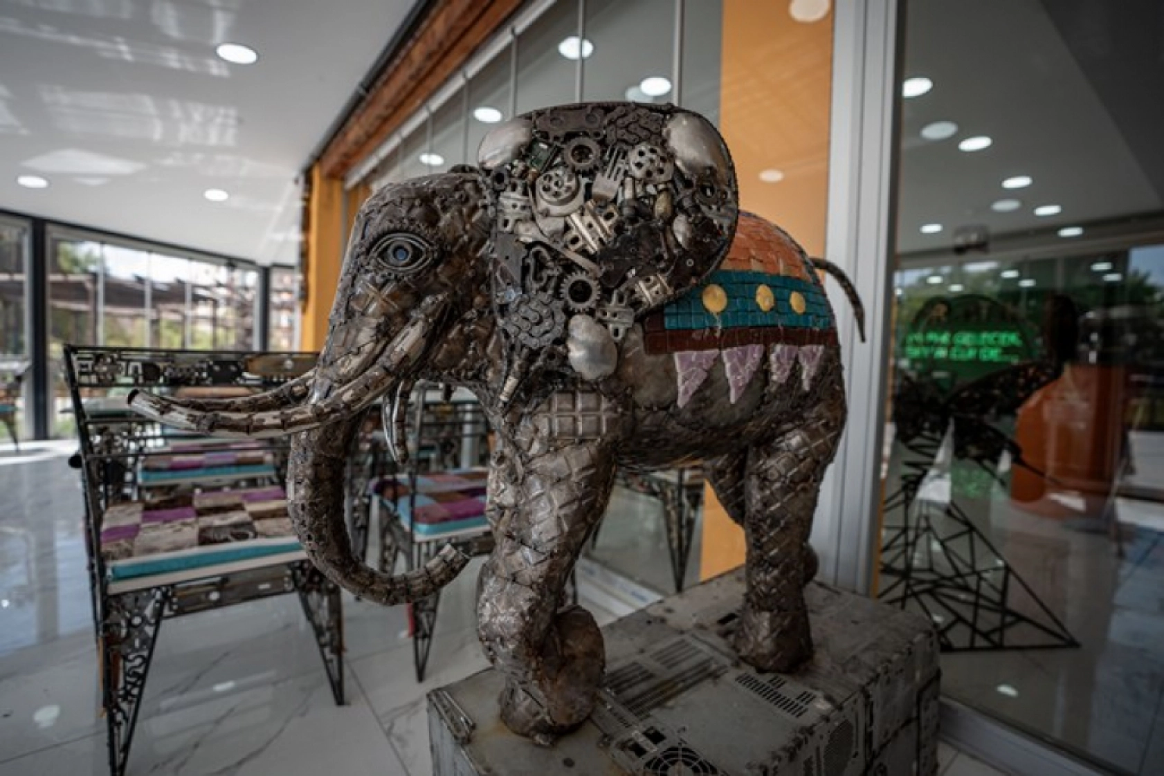 Çöp Değil Kaynak: Erzurum'da Atık Malzemelerle Sıfır Atık Kafe Açıldı