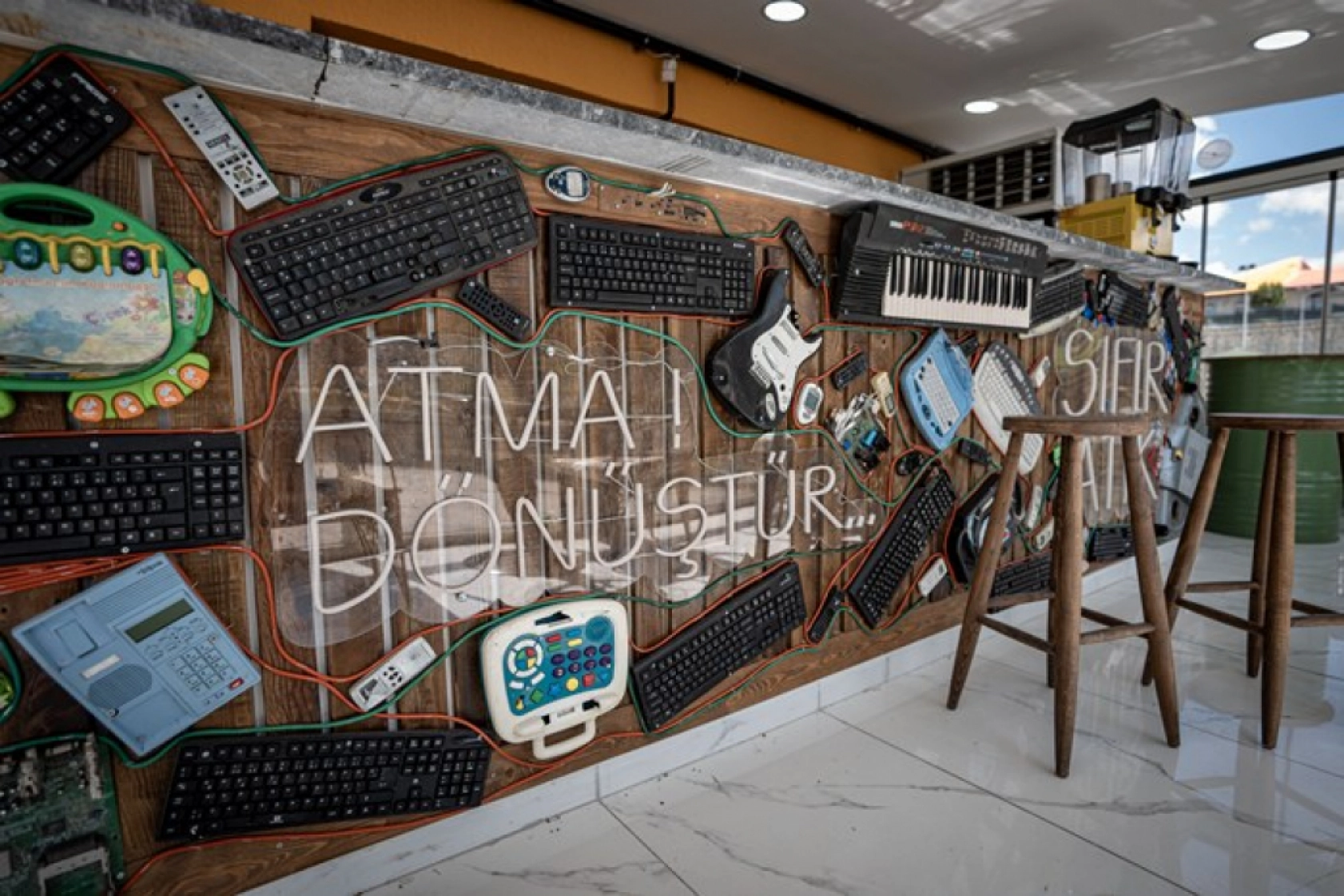 Çöp Değil Kaynak: Erzurum'da Atık Malzemelerle Sıfır Atık Kafe Açıldı