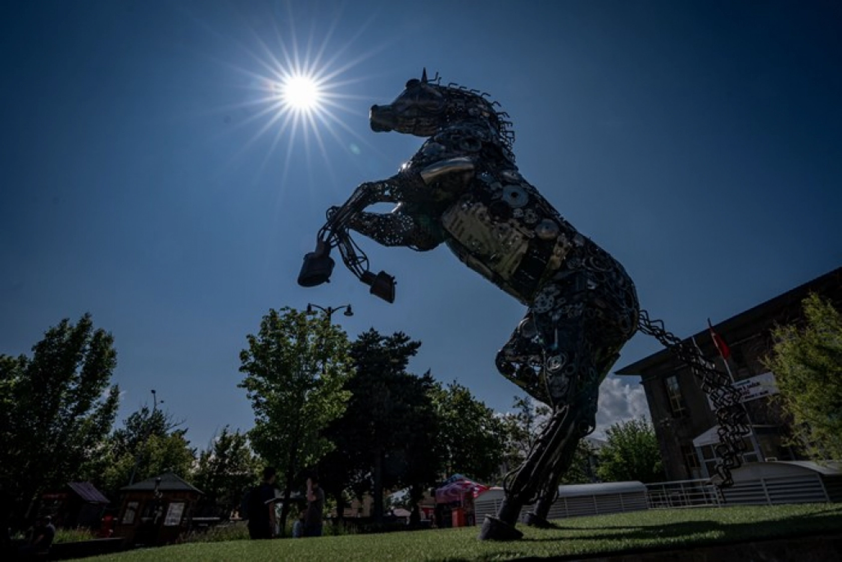 Çöp Değil Kaynak: Erzurum'da Atık Malzemelerle Sıfır Atık Kafe Açıldı