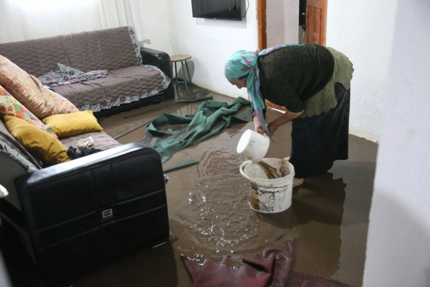 Kars'ta Şiddetli Sağanak Sele Dönüştü: Evler Su Altında