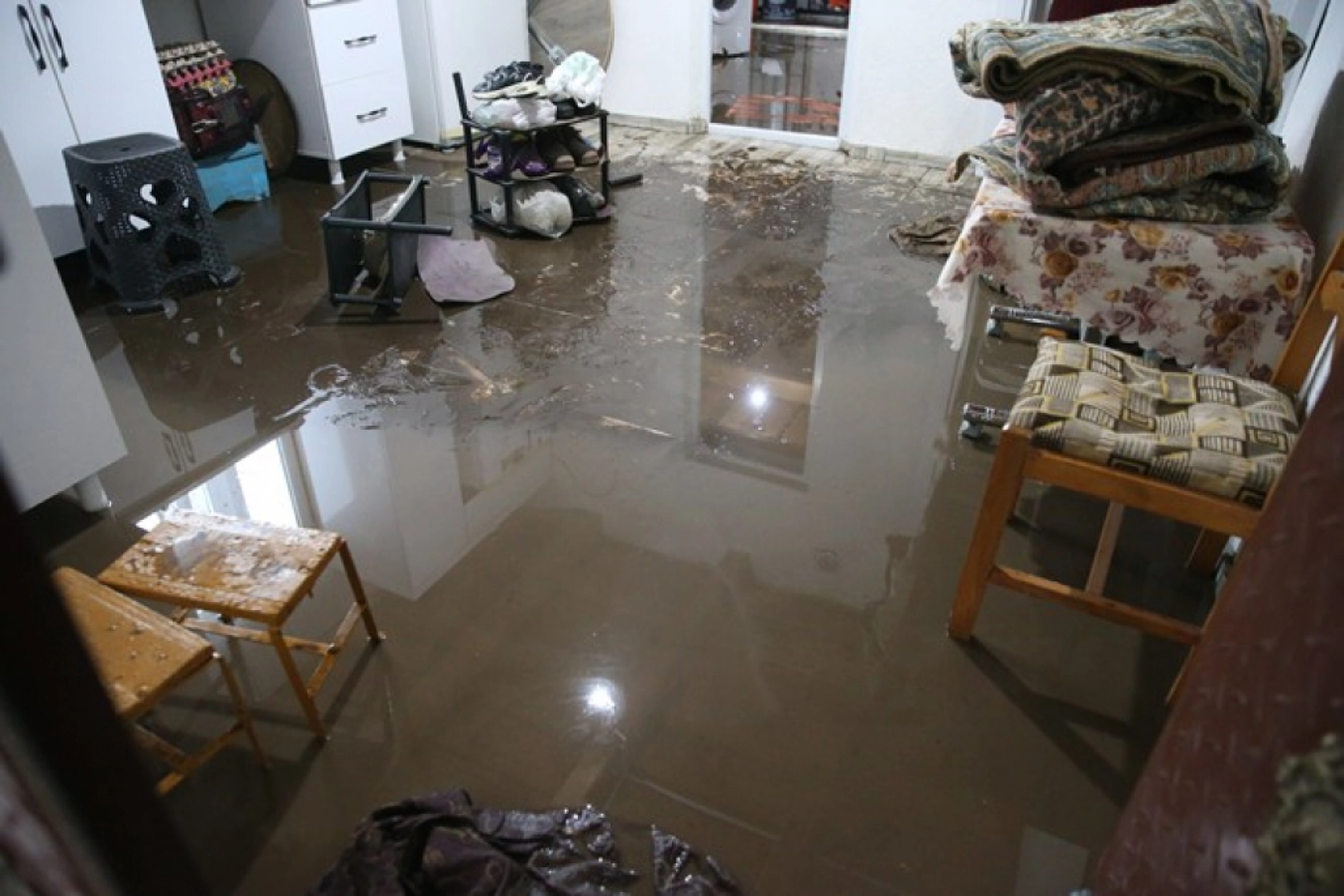 Kars'ta Şiddetli Sağanak Sele Dönüştü: Evler Su Altında