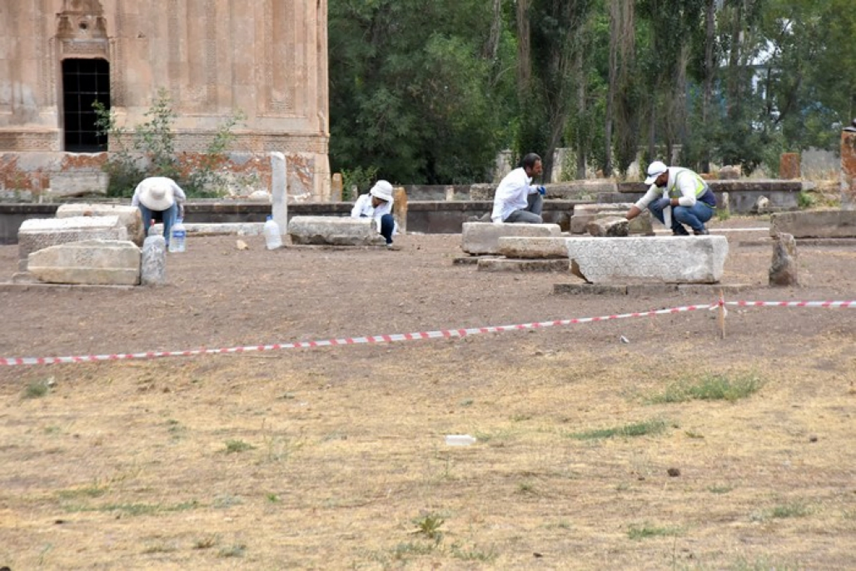 700 Yıllık 6 Yeni Mezar Gün Yüzüne Çıkarıldı