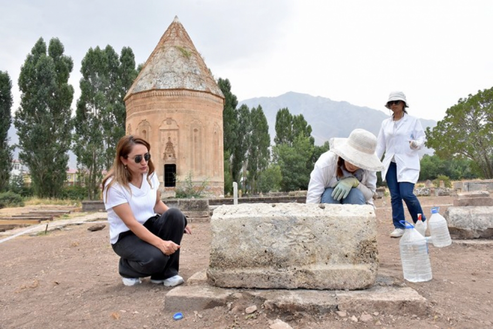 700 Yıllık 6 Yeni Mezar Gün Yüzüne Çıkarıldı