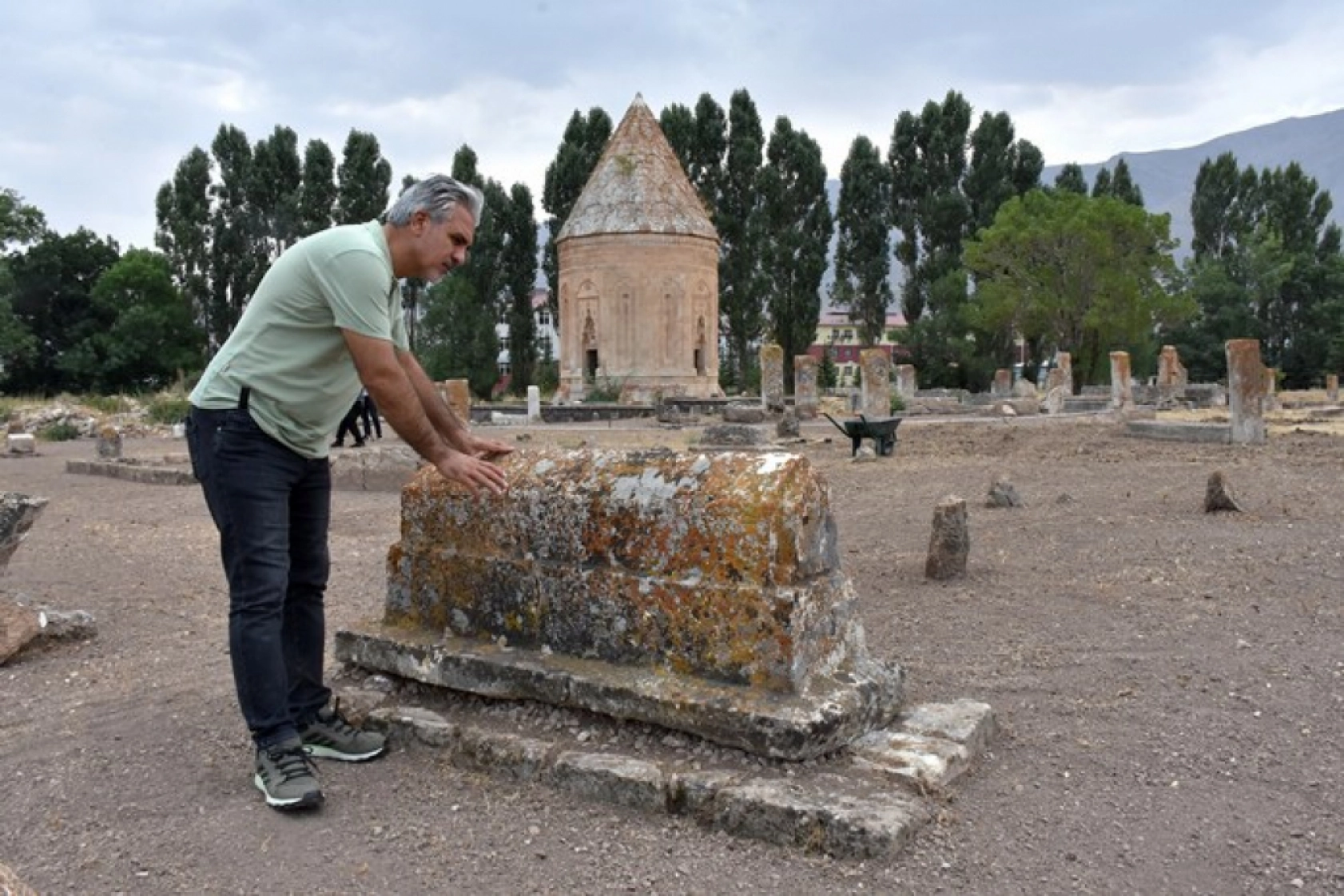 700 Yıllık 6 Yeni Mezar Gün Yüzüne Çıkarıldı
