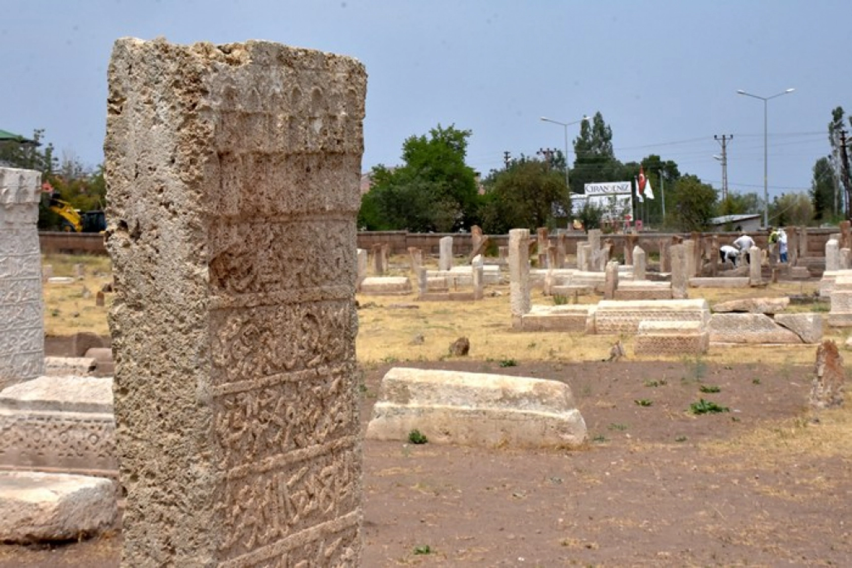 700 Yıllık 6 Yeni Mezar Gün Yüzüne Çıkarıldı