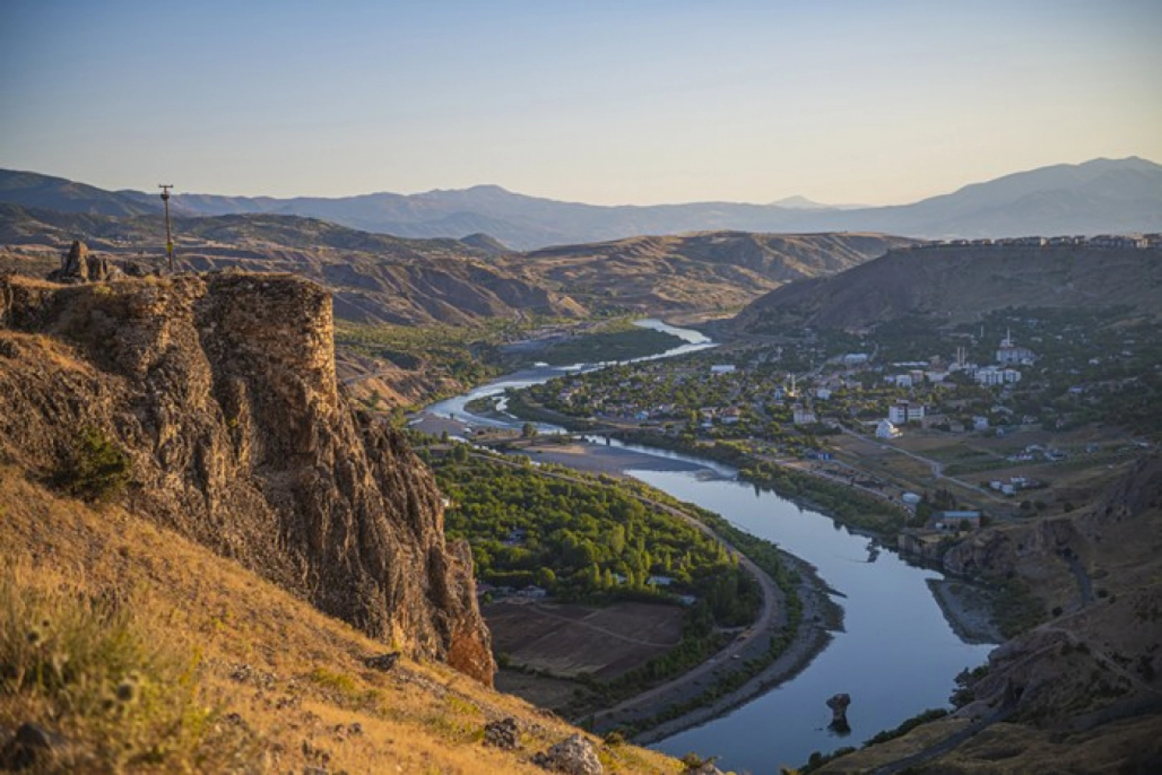 Elazığ Palu Kalesi: Urartu Medeniyetinin 3 Bin Yıllık Mirası
