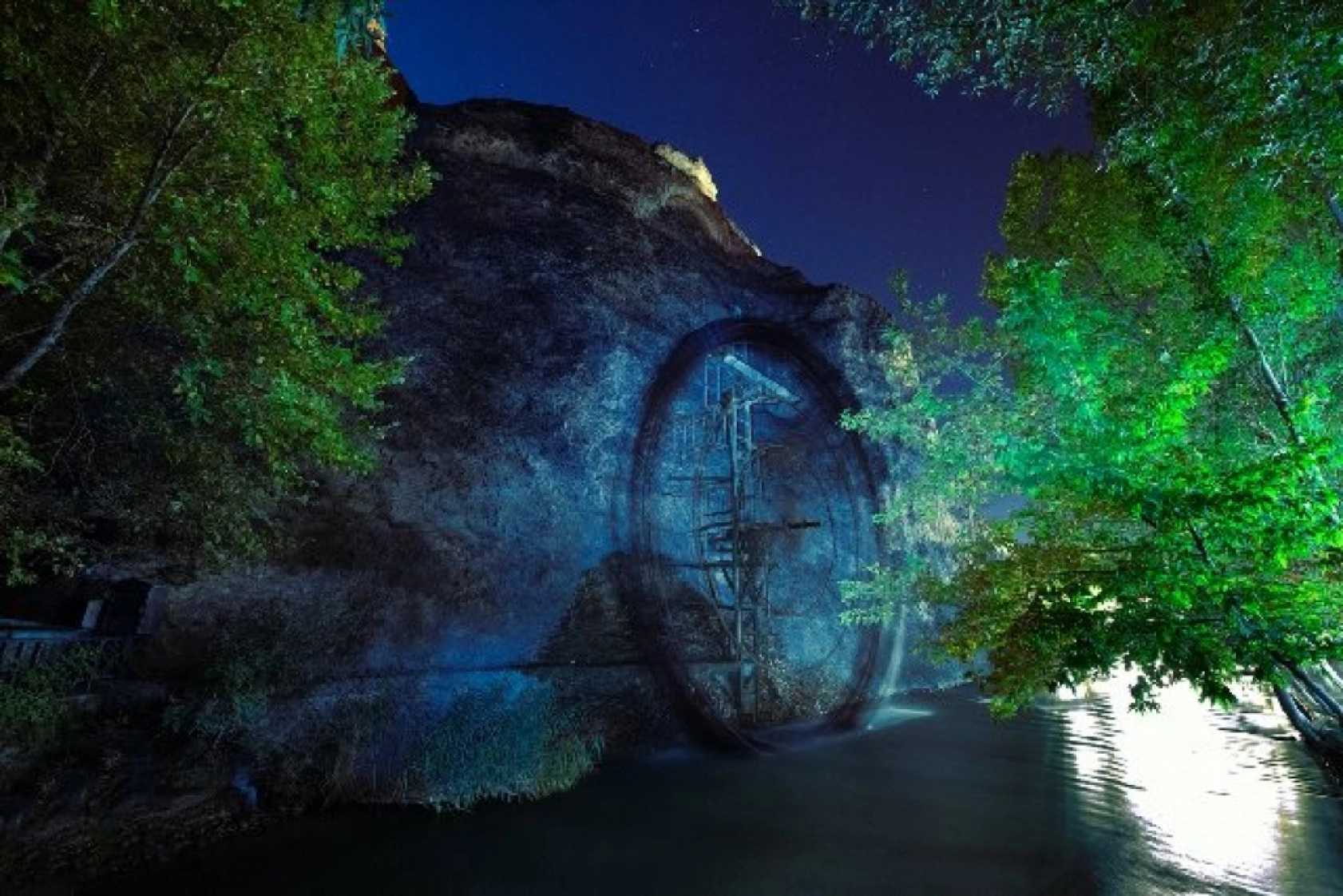 Darende'nin tarihi ve doğal güzellikleri gece görüntülendi