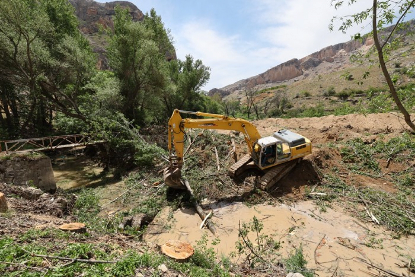Hacılar Şeyhli Mahallesi köprü yapımına başlandı