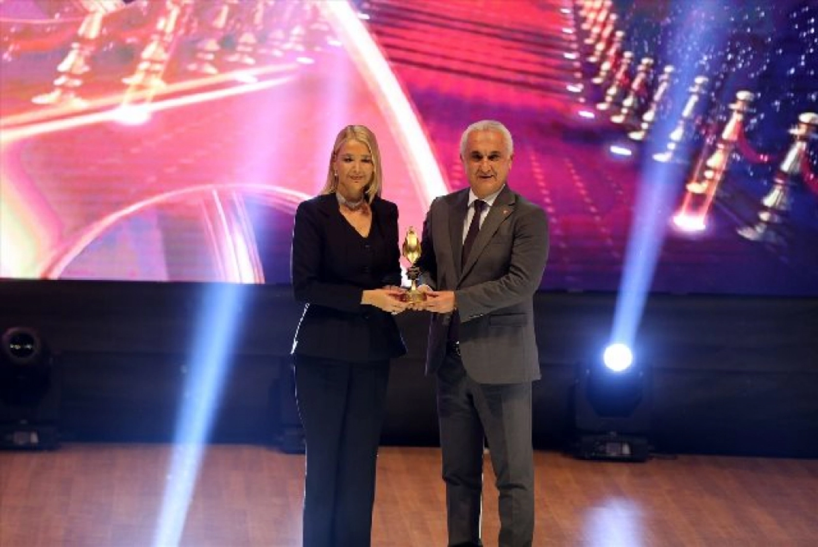 Muş Altın Lale Ödülleri sahiplerini buldu