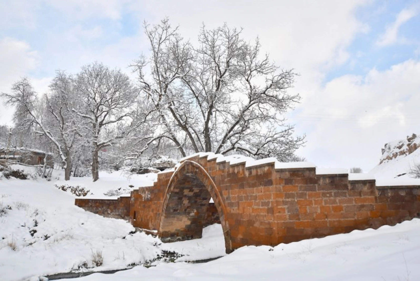 Ahlat'ta masalsı kış manzaraları